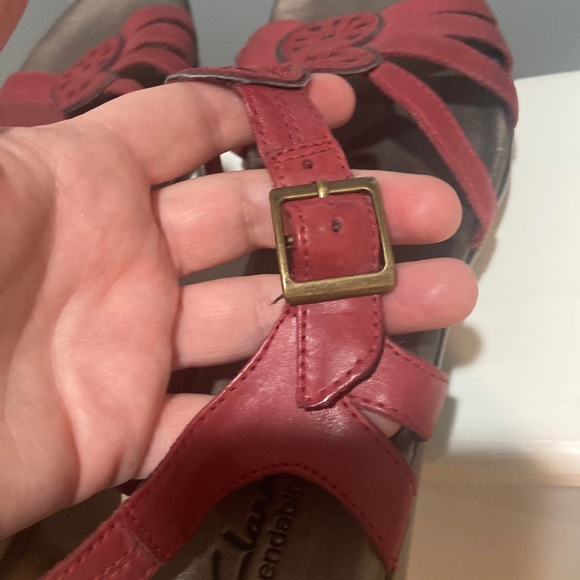 CLARKS Bendables Leather Wedge Sandals Red color Women's Size 11m - Picture 15 of 16
